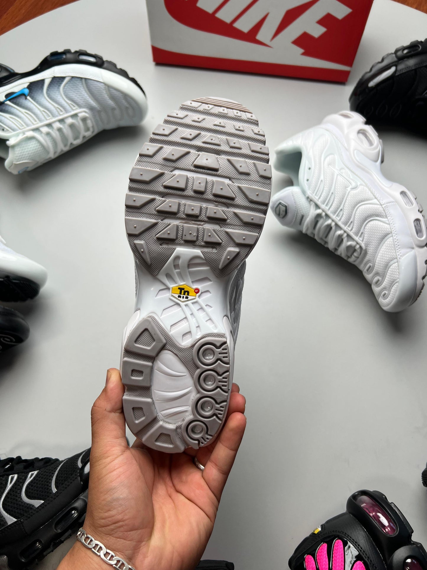 NIKE TN BLANCAS