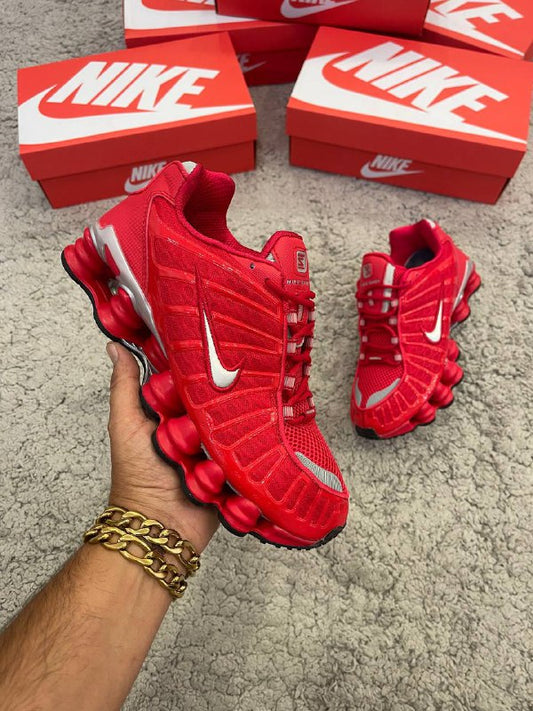 Shox rojas logo blanco detalles grises