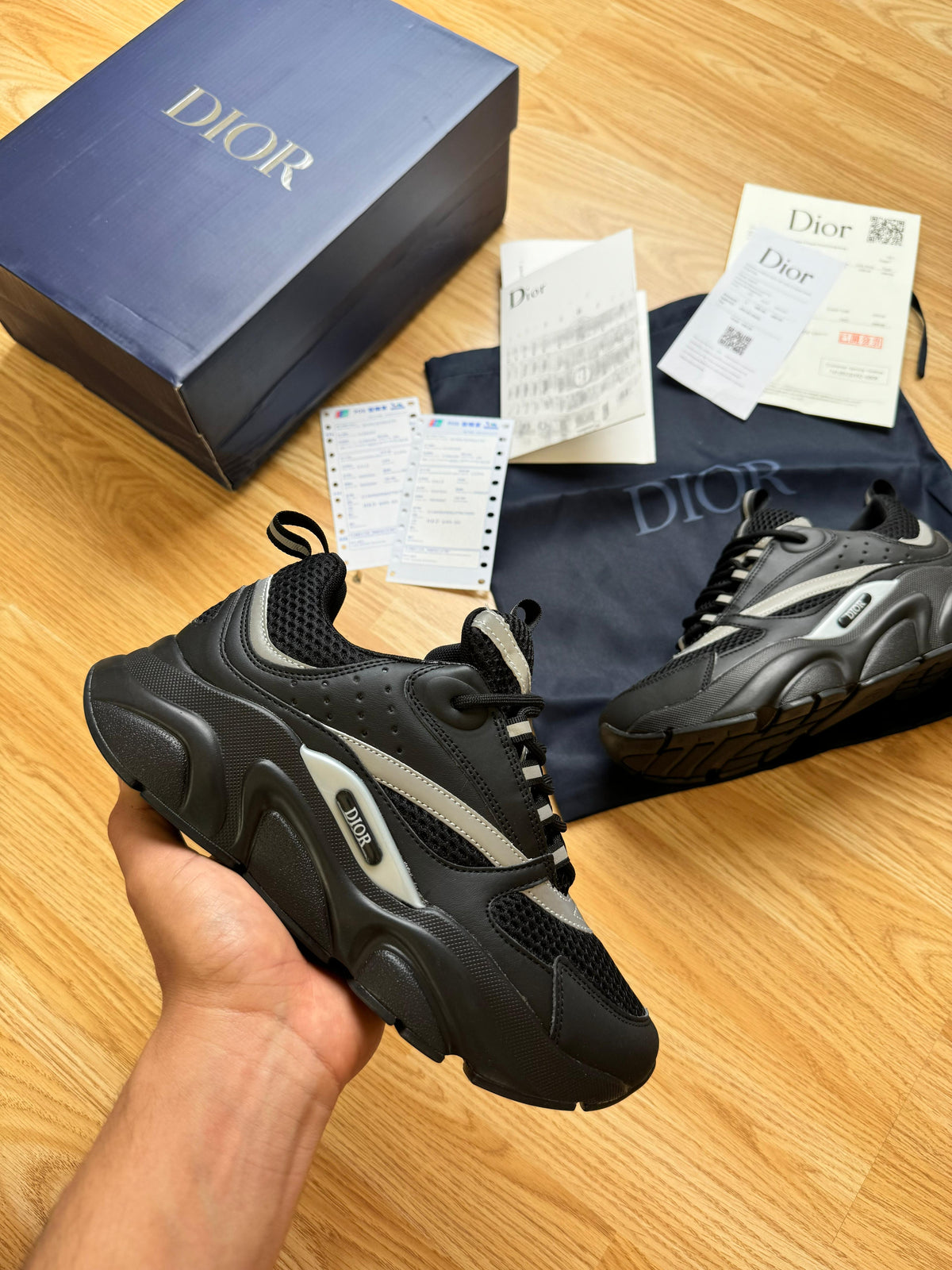 Dior B22 negras detalles grises