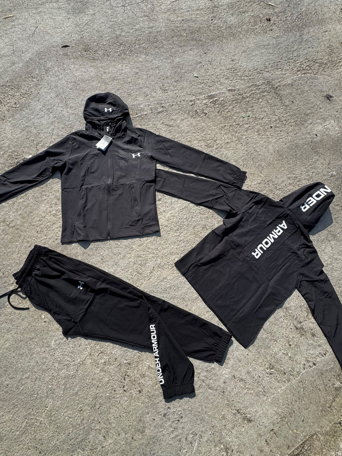 Chandal under armour negro logo blanco