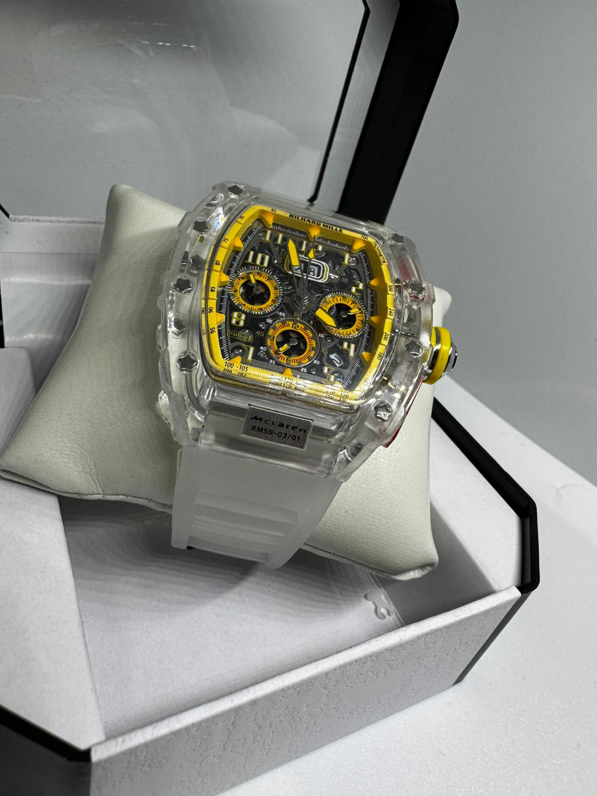 RELOJ RICHARD MILLE GRIS Y AMARILLO DETALLES NEGRAS