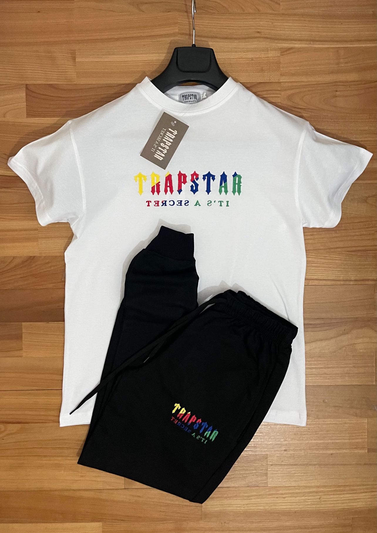 Conjunto verano trapstar blanco logo tricolor