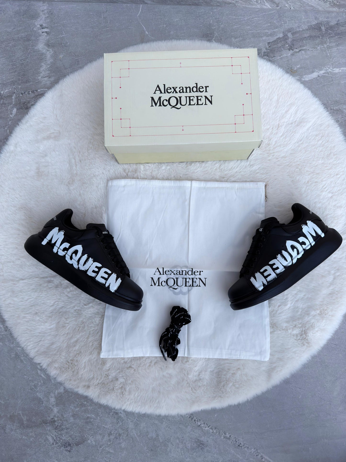 Alexander mcqueen negras logo blanco