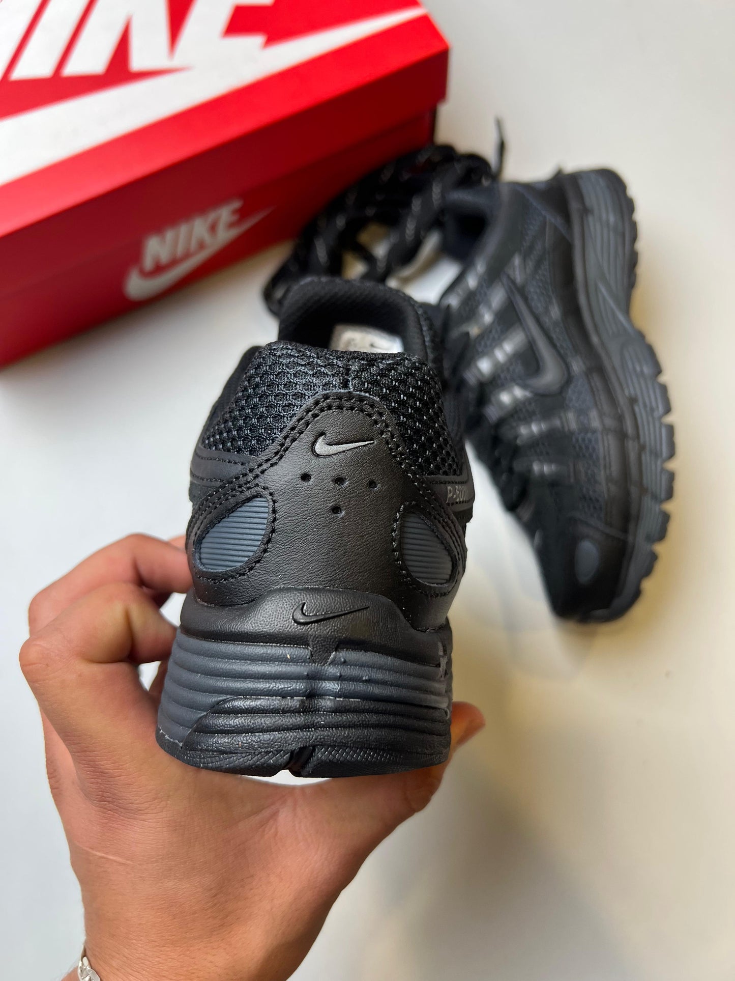 Nike P-6000 negras