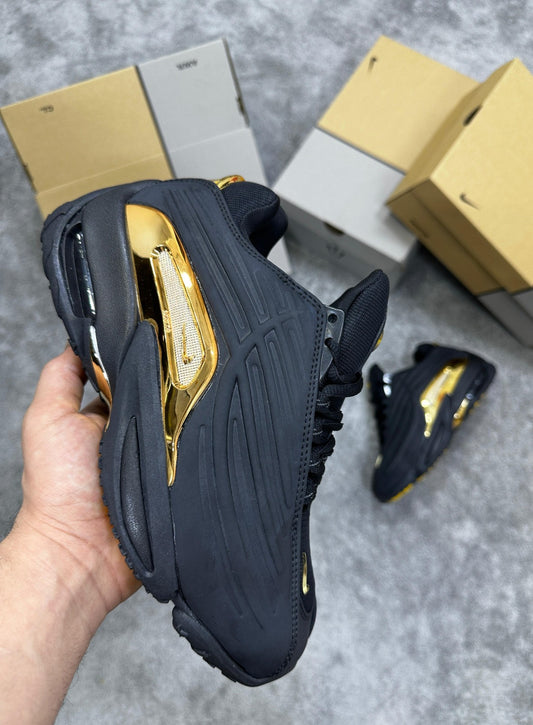 Nocta negra logo dorado