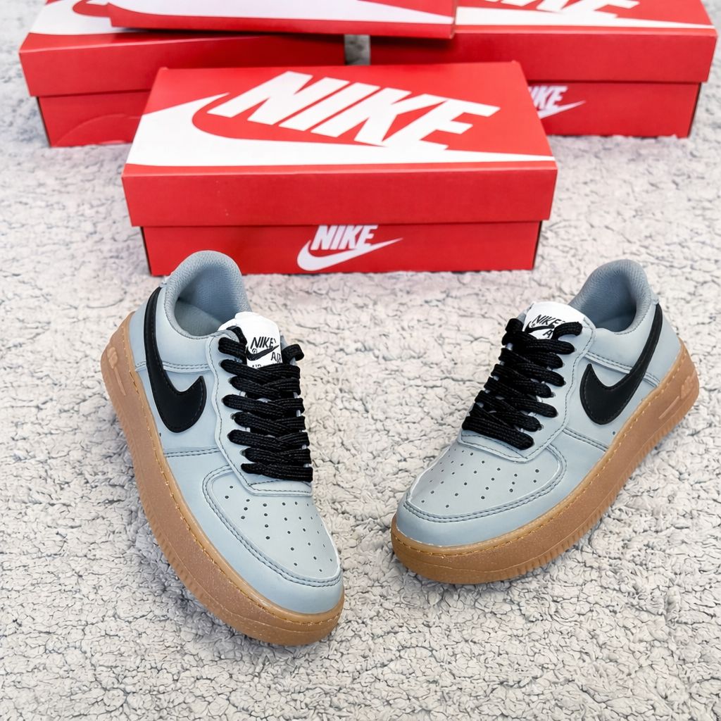 AIR FORCE 1 GRIS LOGO NEGRO