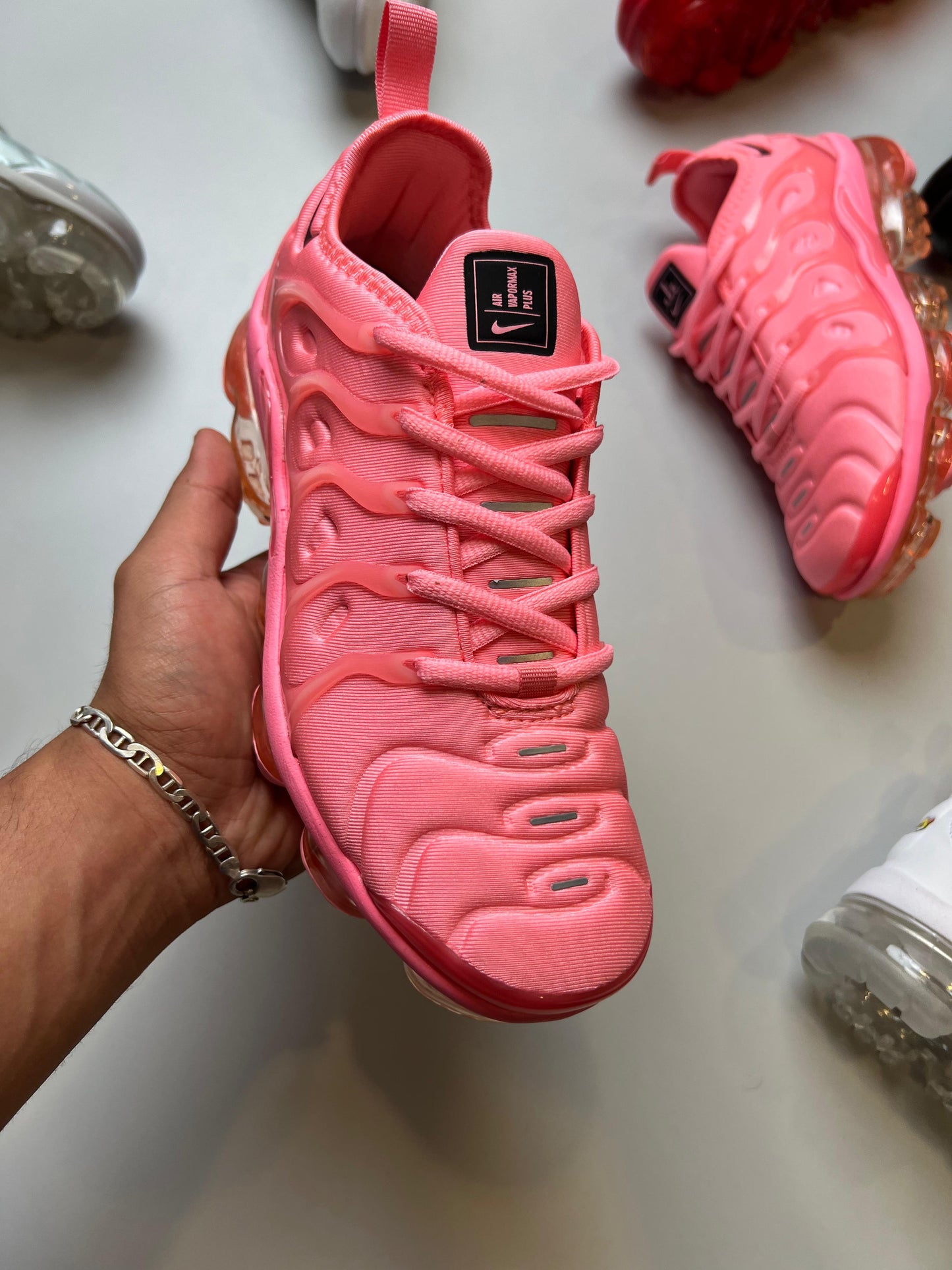 Vapormax rosas logo negro