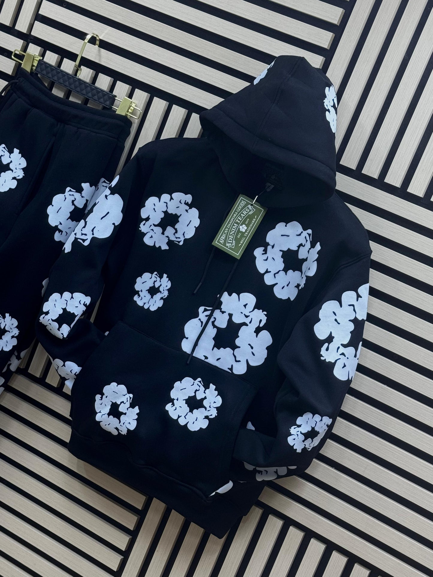 Chandal denim tears negro logos blancos
