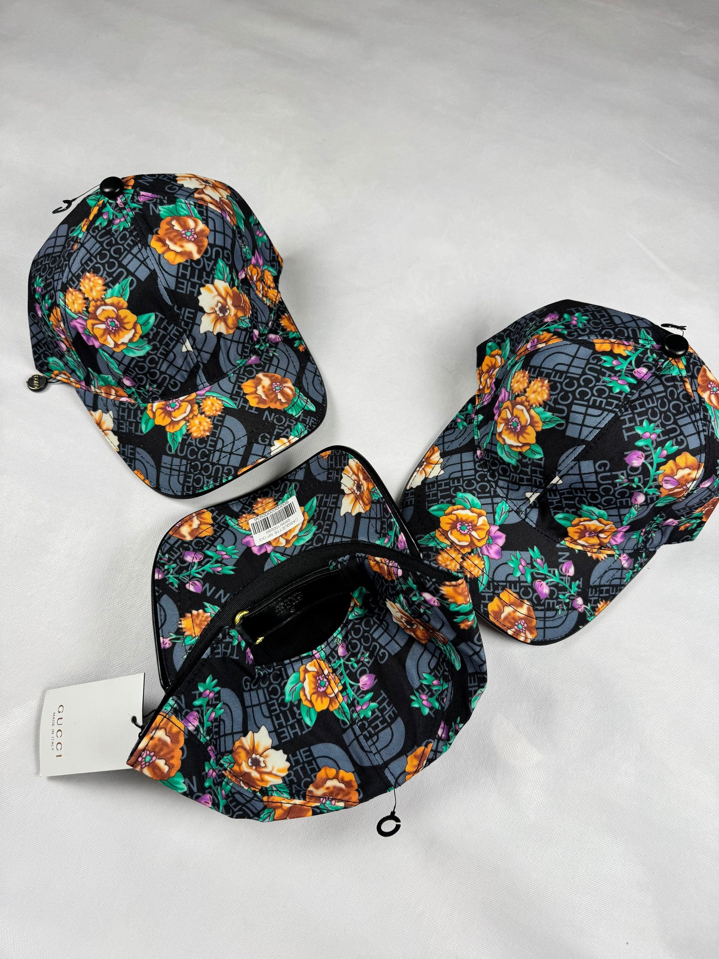 Gorra gucci negra logo gris flores