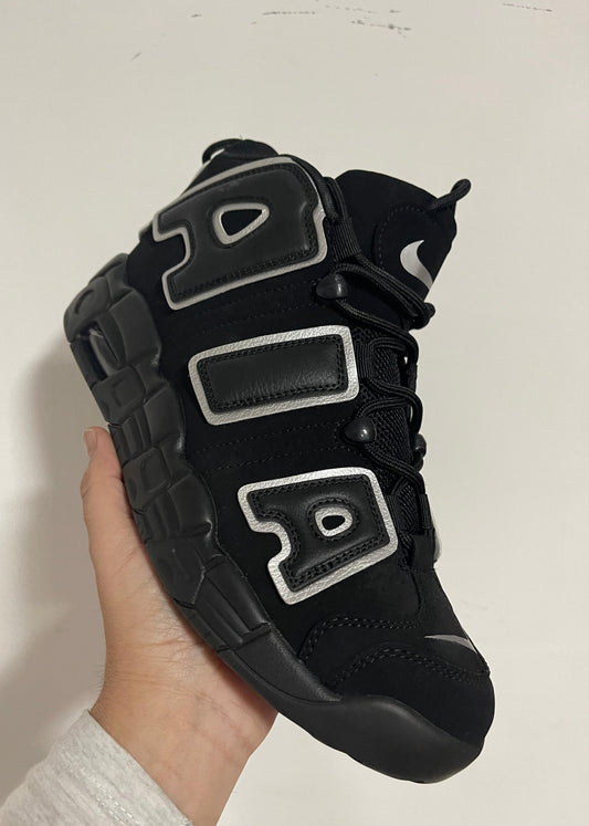 UPTEMPO NEGRAS LOGO BLANCO