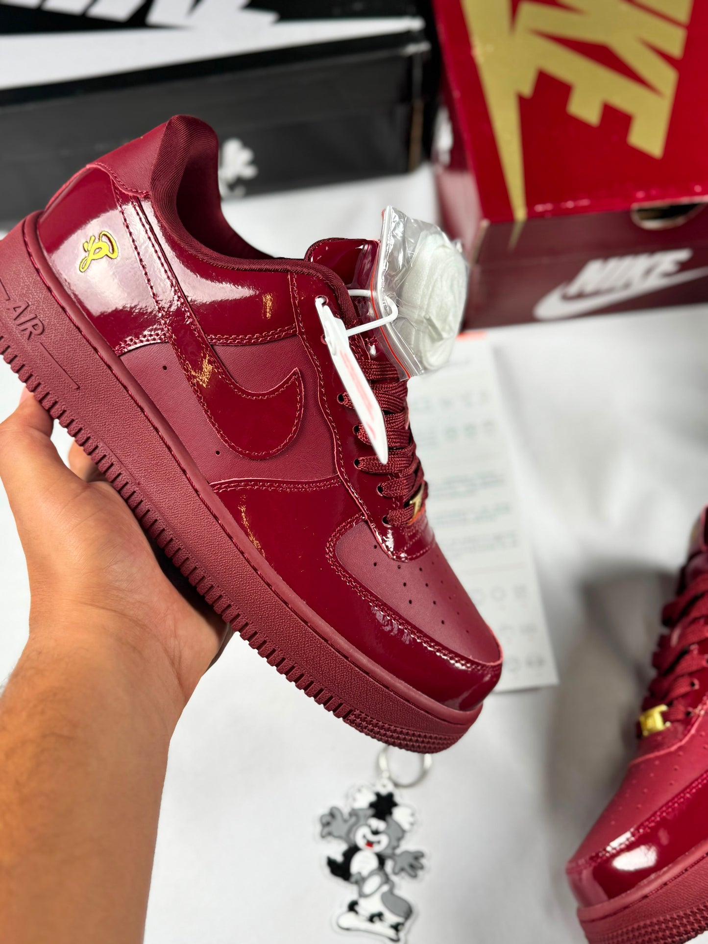 Air Force x Central Cee detalles amarillo