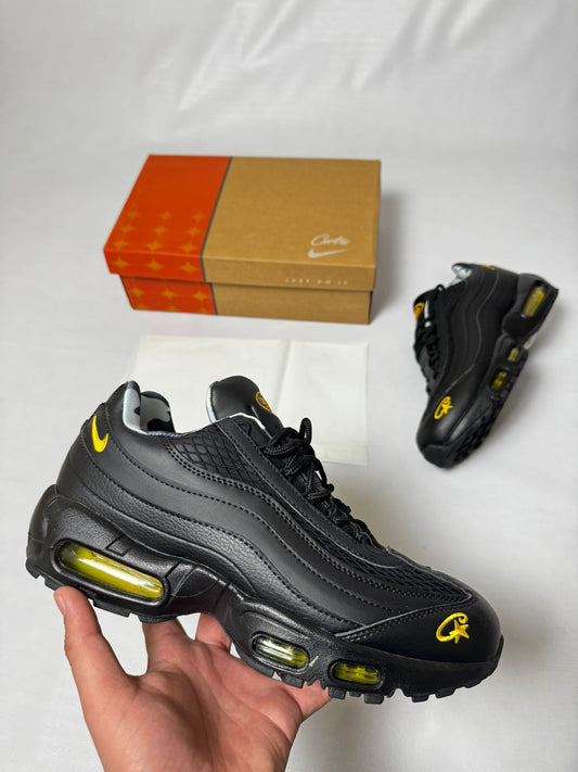 Air max 95 negras x Corteiz logo amarillo