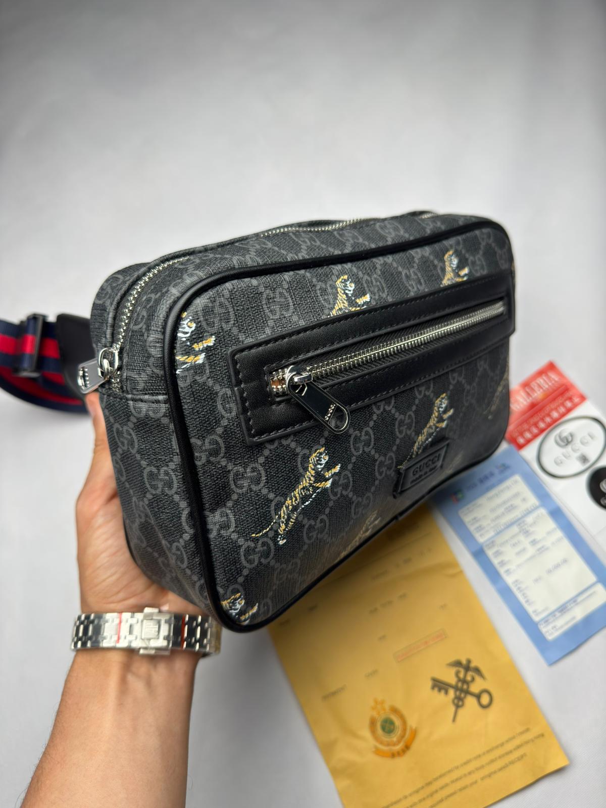 Riñonera GUCCI negro logo gris tigres