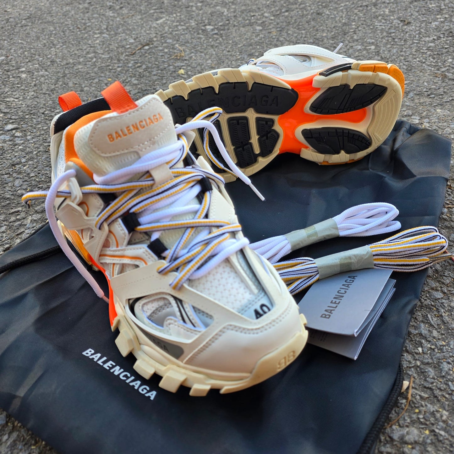 Balenciaga track blancas detalles naranjas y grises