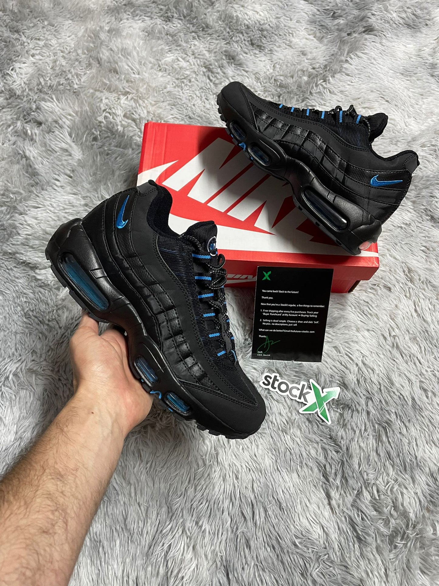 Air max 95 negras detalles azules