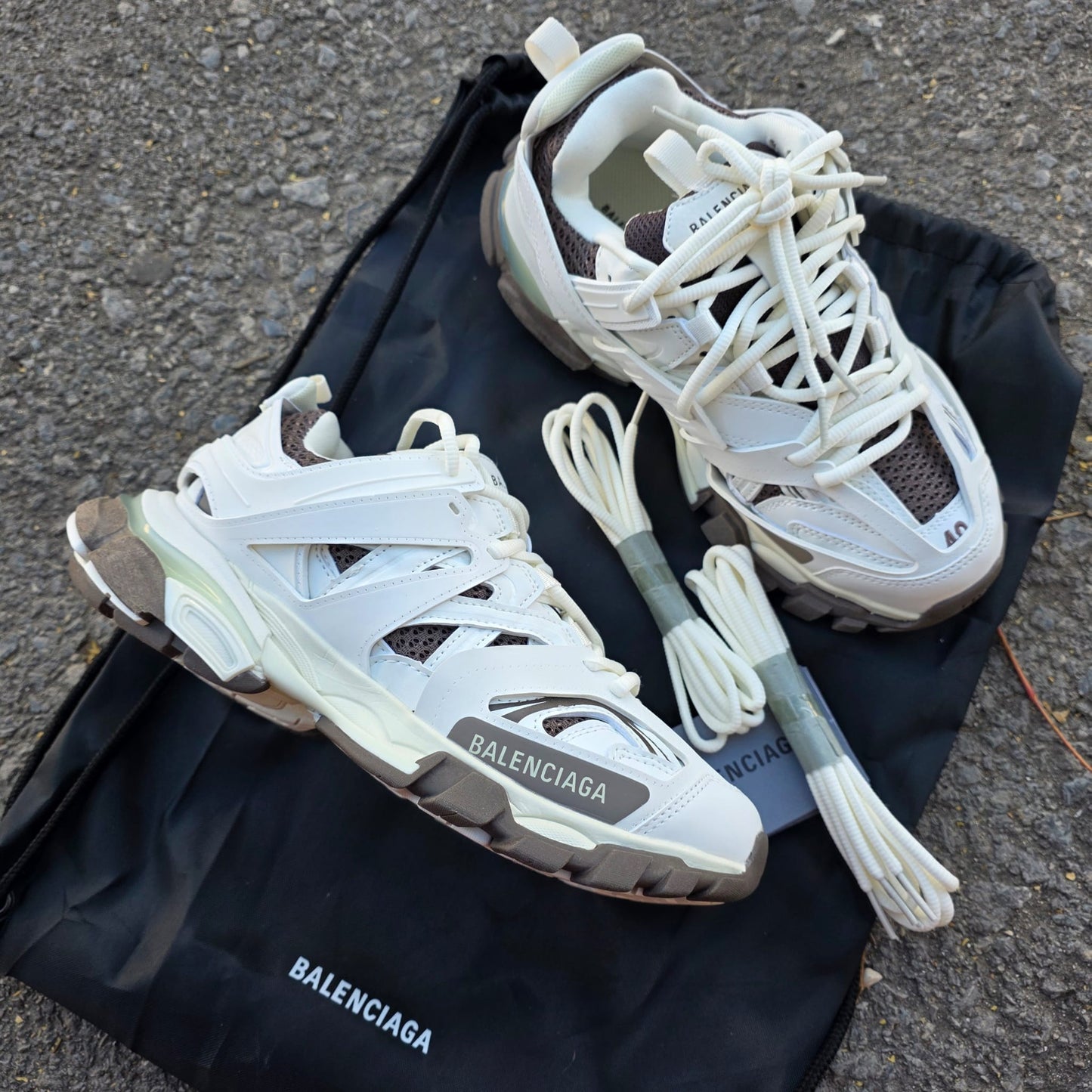 Balenciaga track blancas detalles marrones