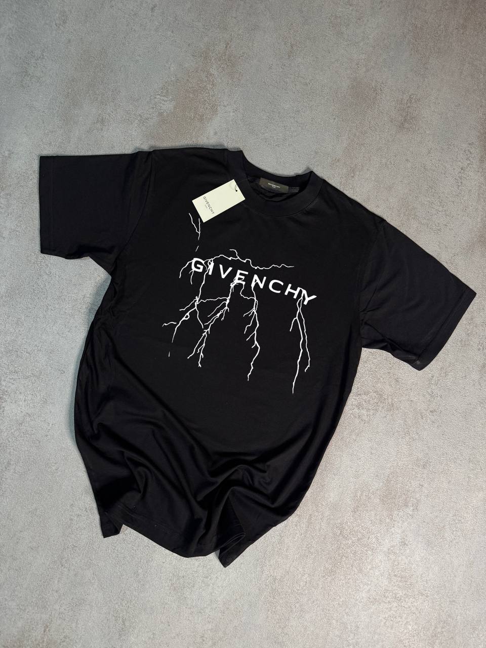 Camiseta Givenchy negro logo blanco rayos
