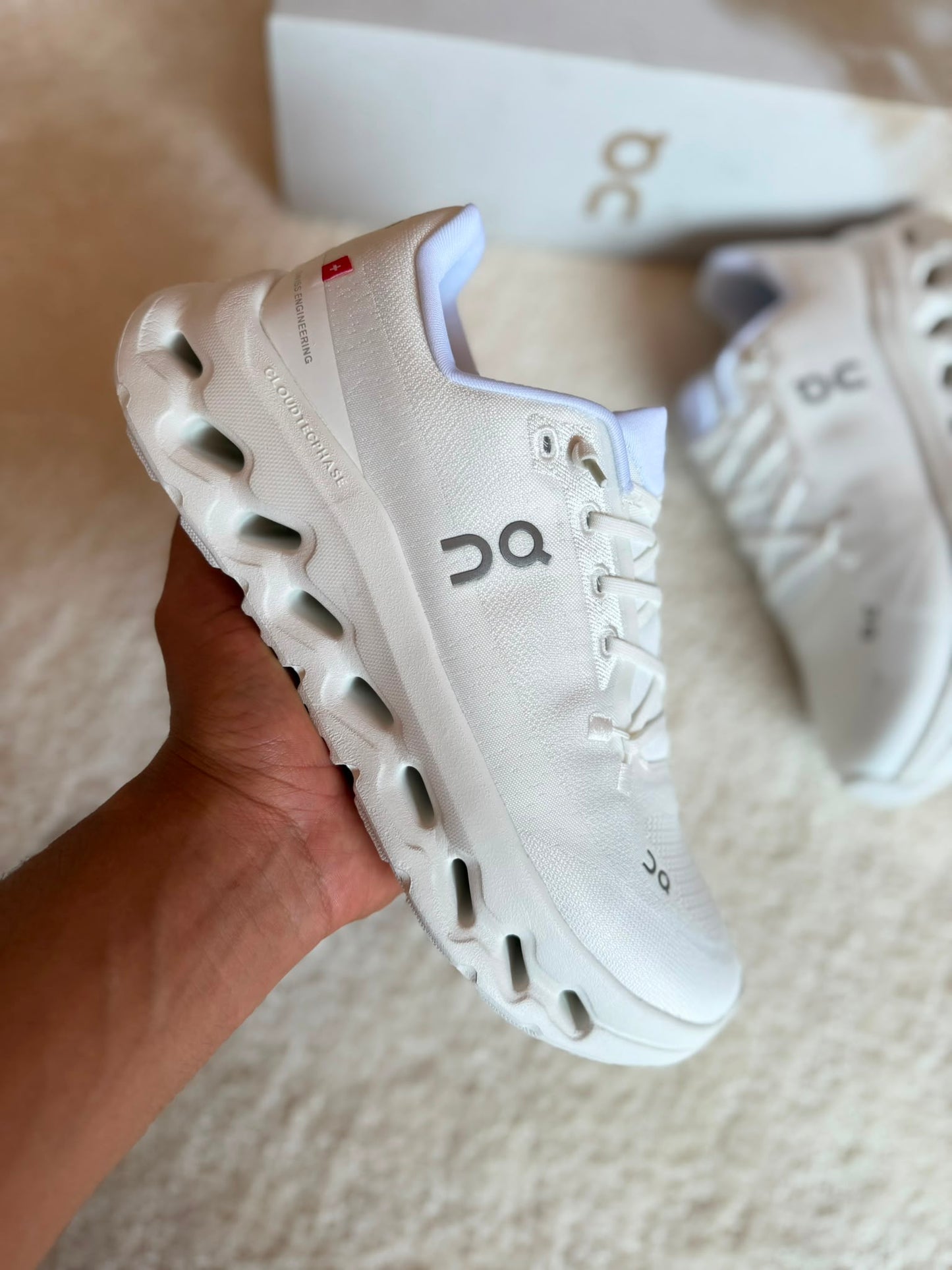 Zapatillas On Running CLOUDTILT blanco logo gris