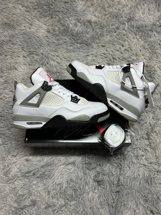 JORDAN 4 blancos detalles grises y negros