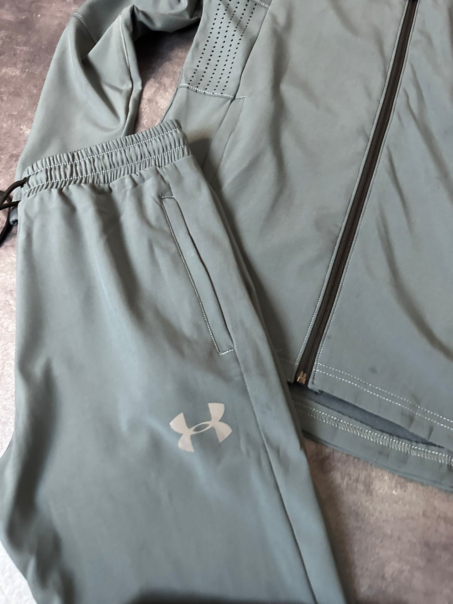 Chandal under armor gris