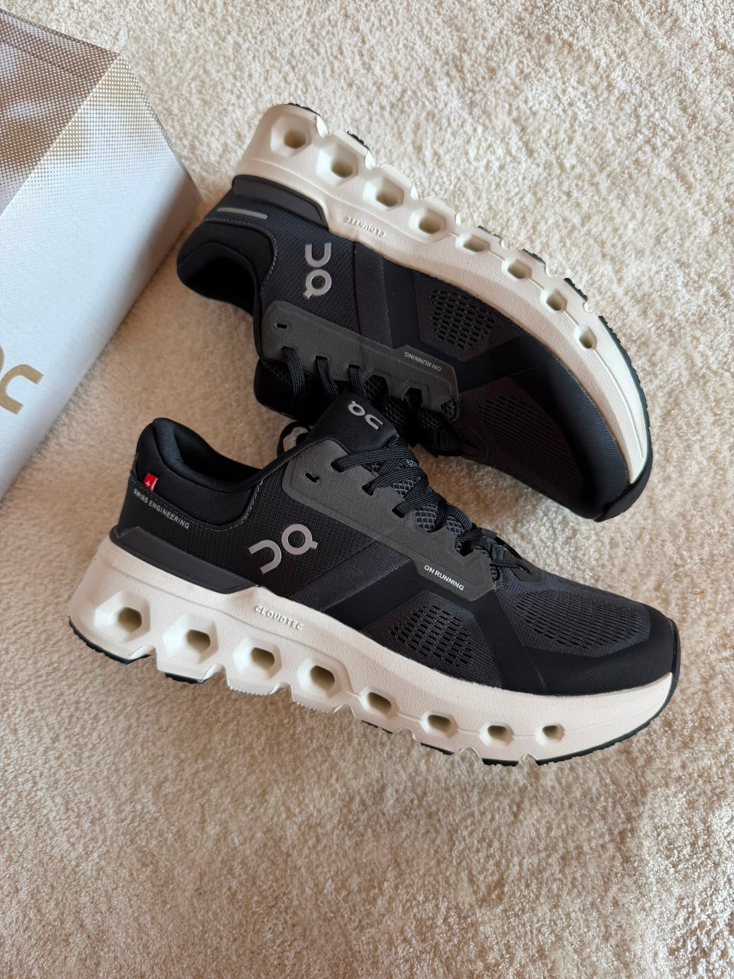 Zapatillas On Running CLOUDTILT negro logo gris detalles blancos