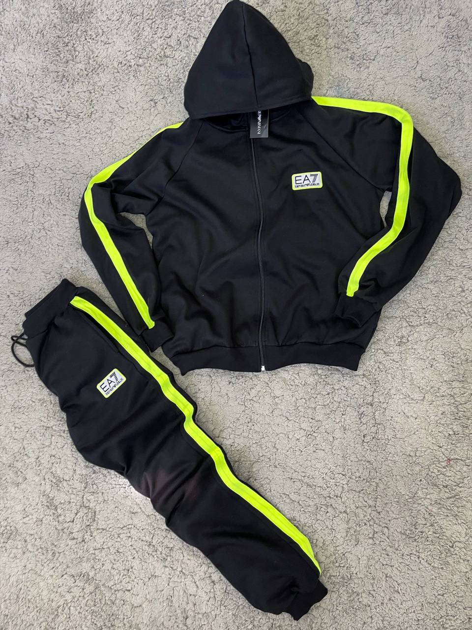 CHANDAL ARMANI negro logo blanco y negro fluor lineas laterales