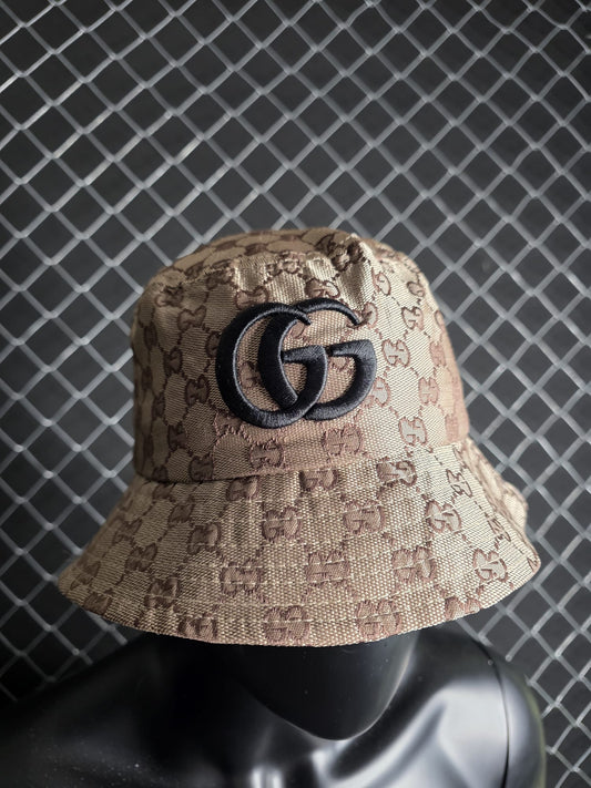 Gorro Gucci marron logo negro