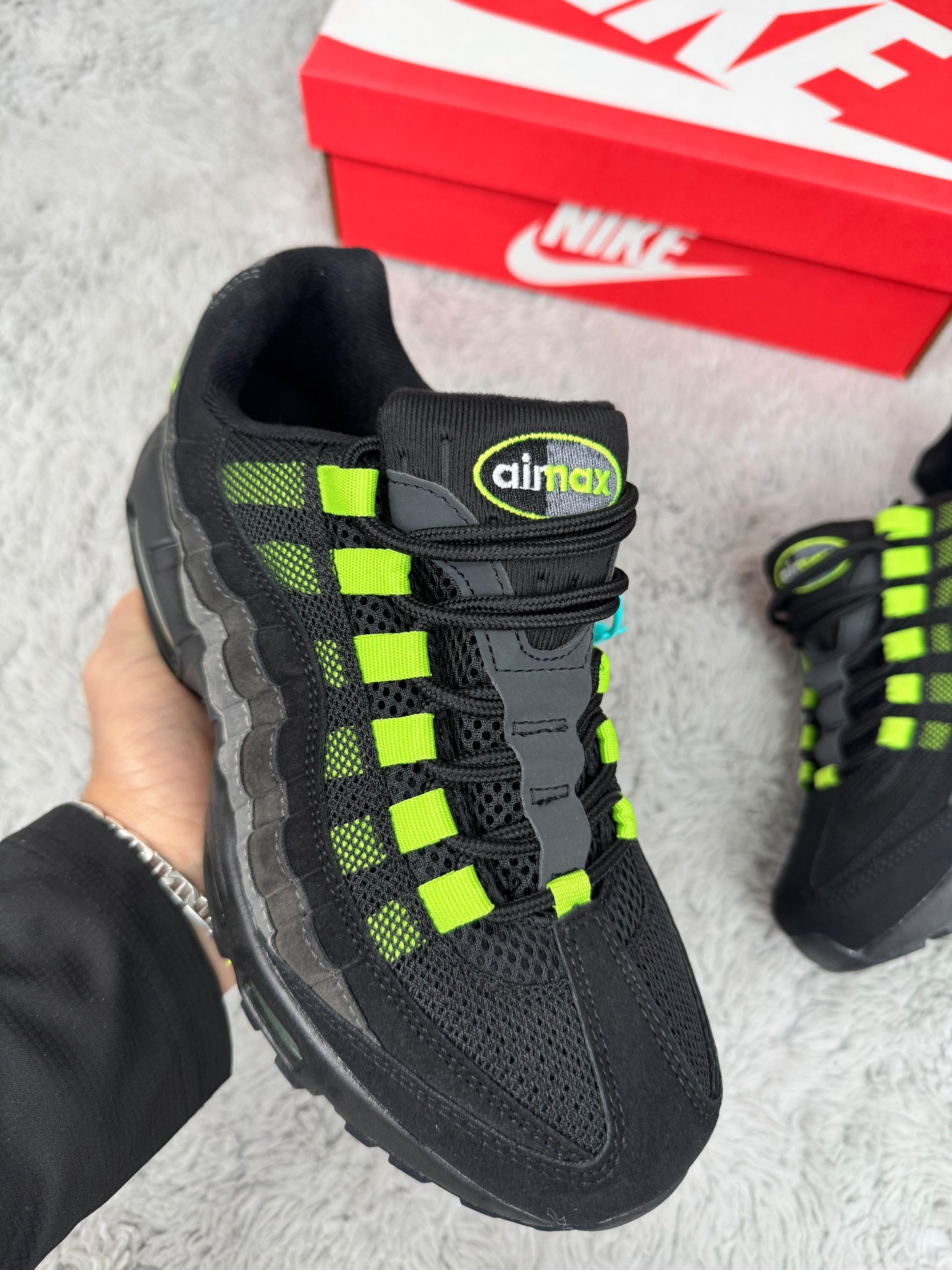 Air max 95 negras y verdes detalles grises