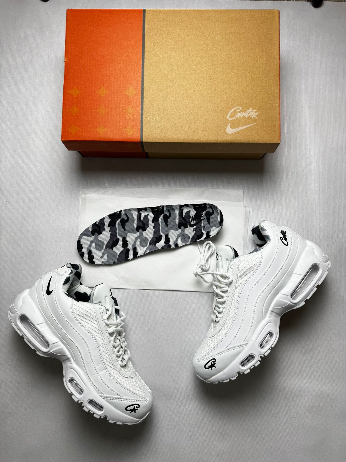 Air max 95 x Corteiz blancas logo negro