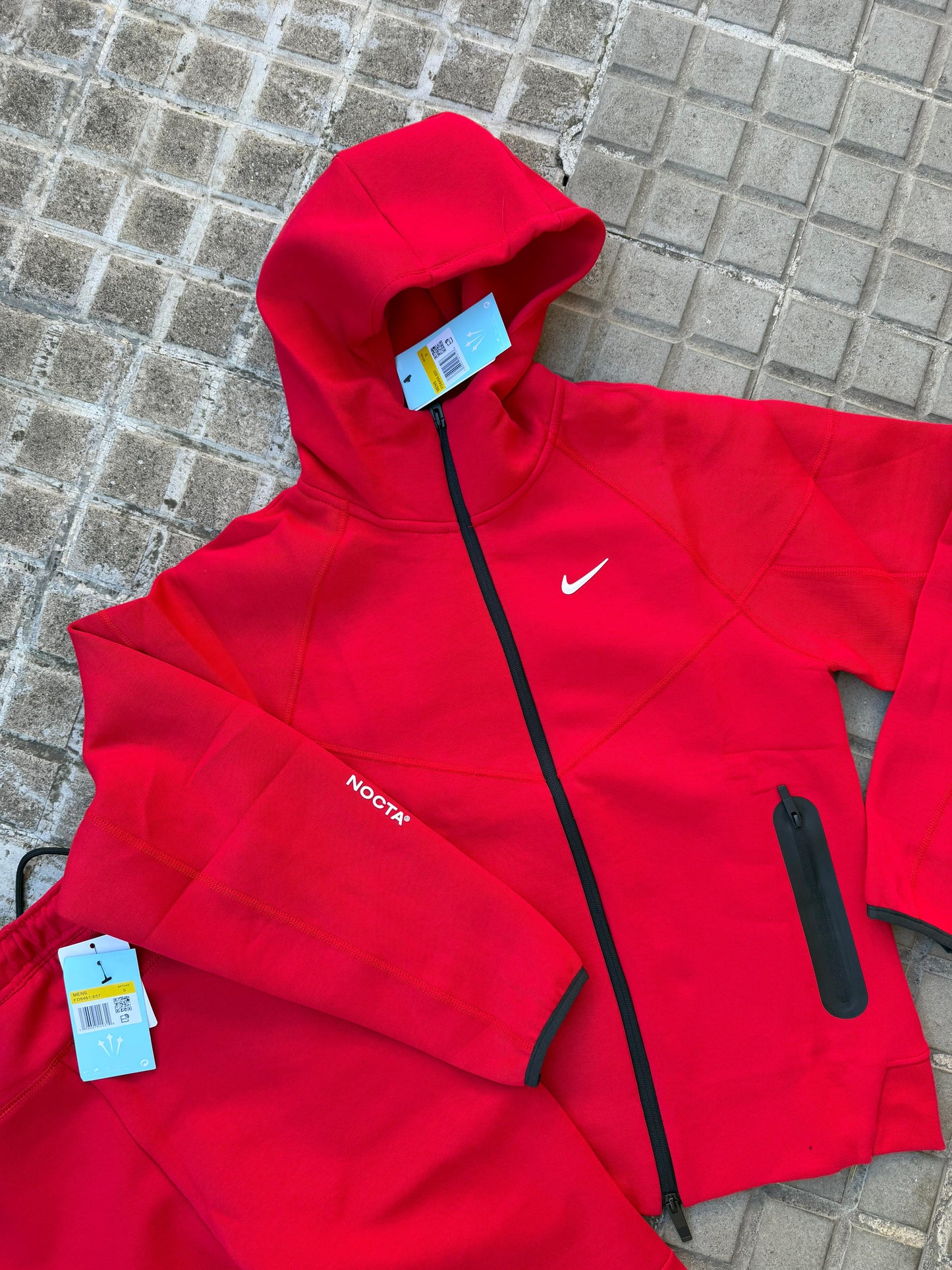 Nike tech rojo logo blanco x NOCTA