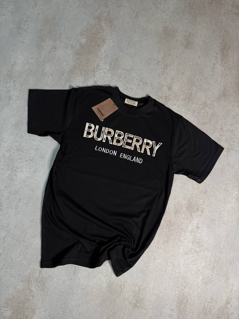 Camiseta Burberry negro logo colores