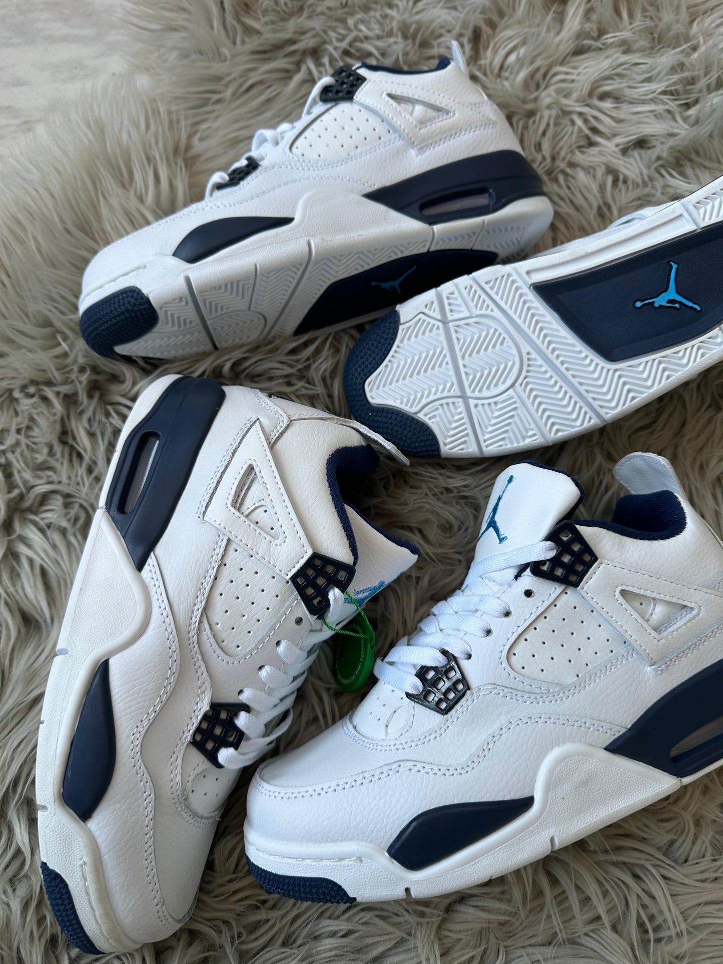 Jordan 4 blancas detalles azules