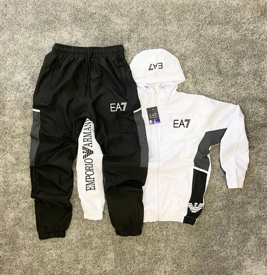 Chandal armani blanco logo negro detalles grises