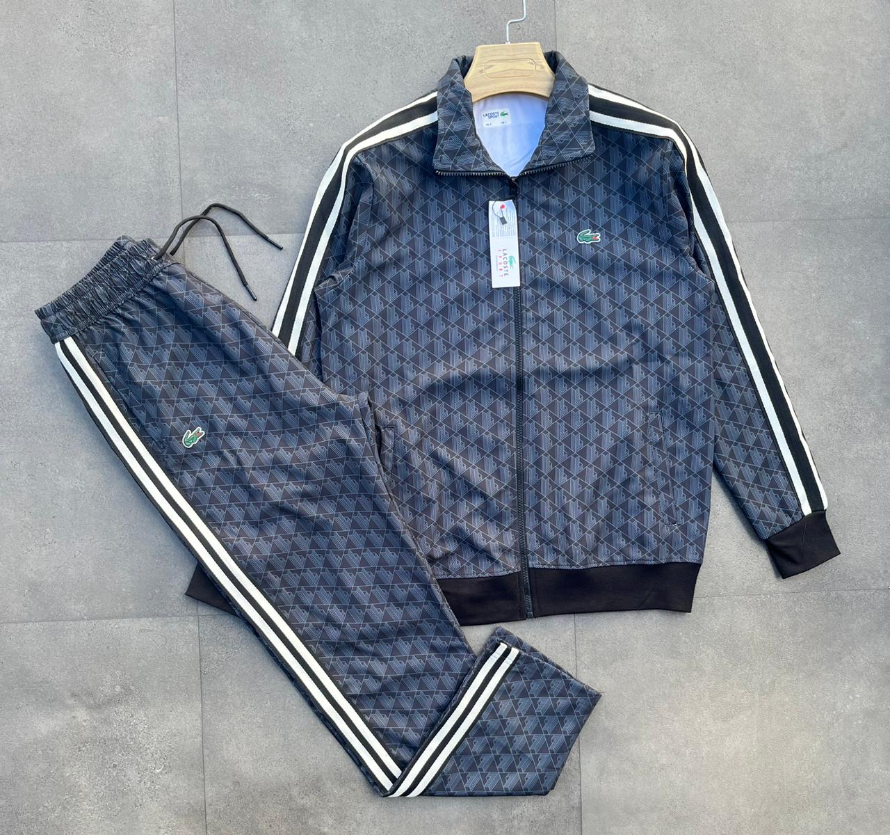 Chandal lacoste azul marino logo verde lineas negras y blancas