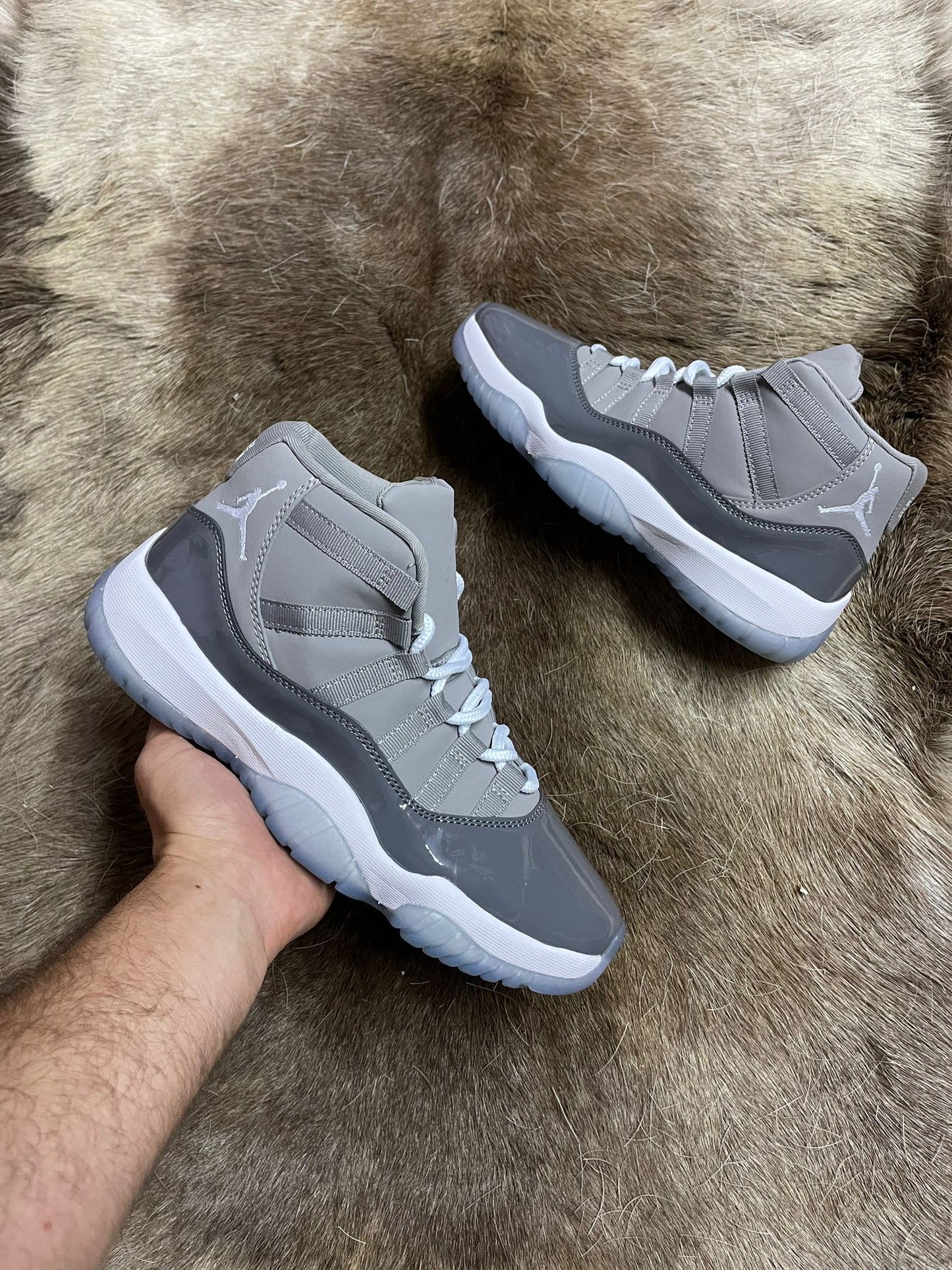 JORDAN 11 GRAY WHITE