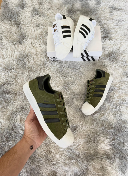 Adidas Superstar verdes logo negro detalles blancos