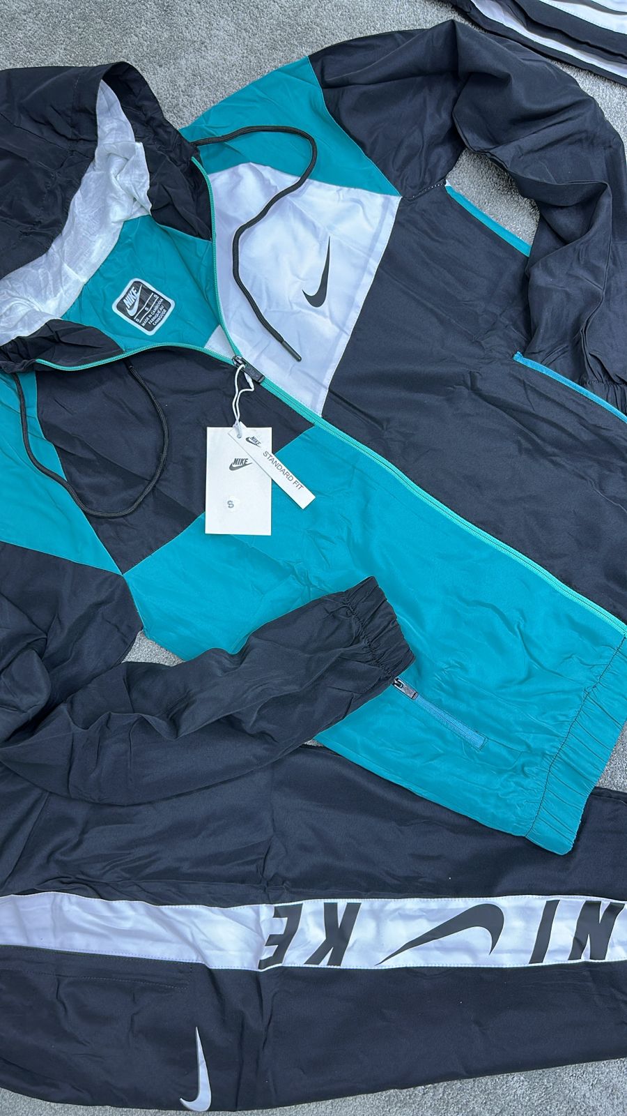 Chandal Nike azul negroy blanco logo negro