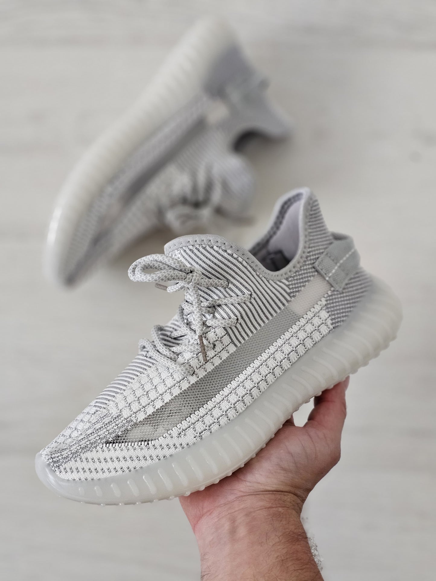 Yeezy v2 blanca gris