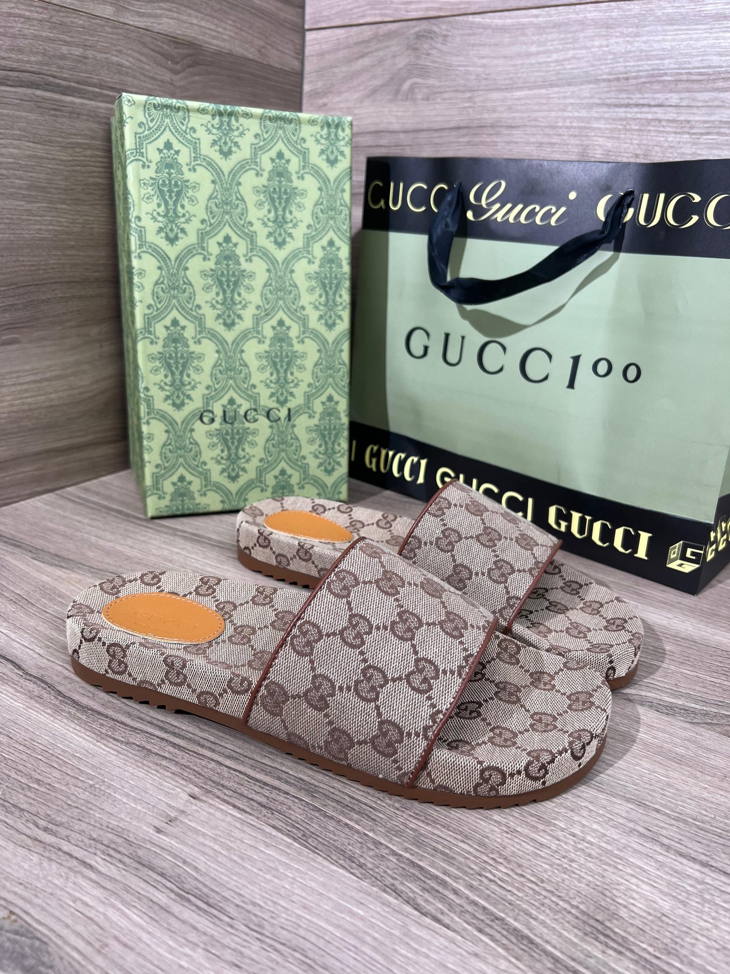 Chancla Gucci marron logo marron detalles marrones