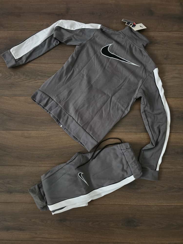 Chandal nike gris logo grande espalda