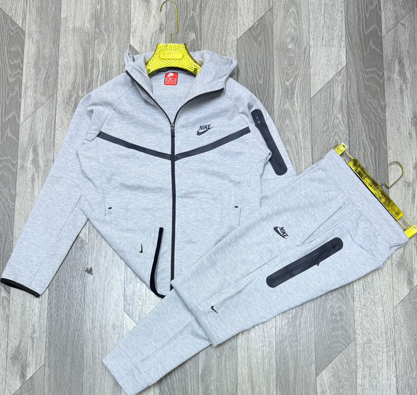 Chandal nike tech gris logo negro