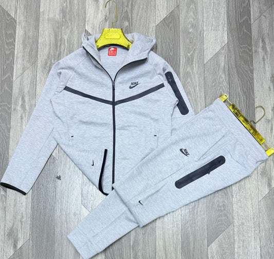 Chandal nike tech gris logo negro