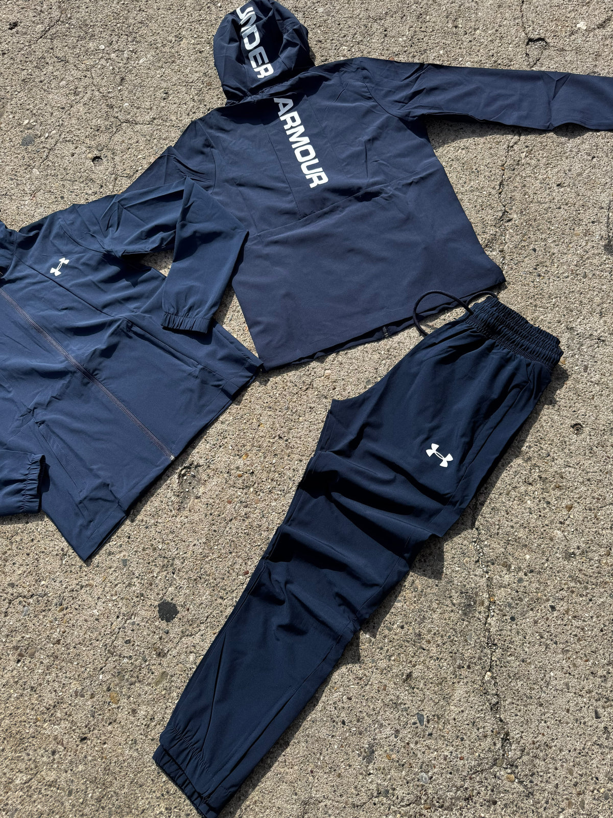 Chandal under armour azul marino logo blanco