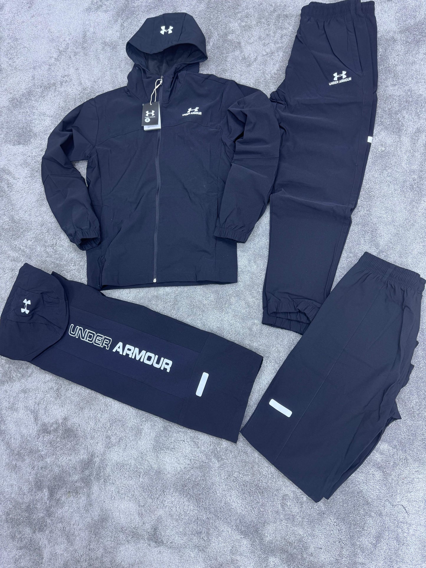 Chandal under armour negro logo blanco