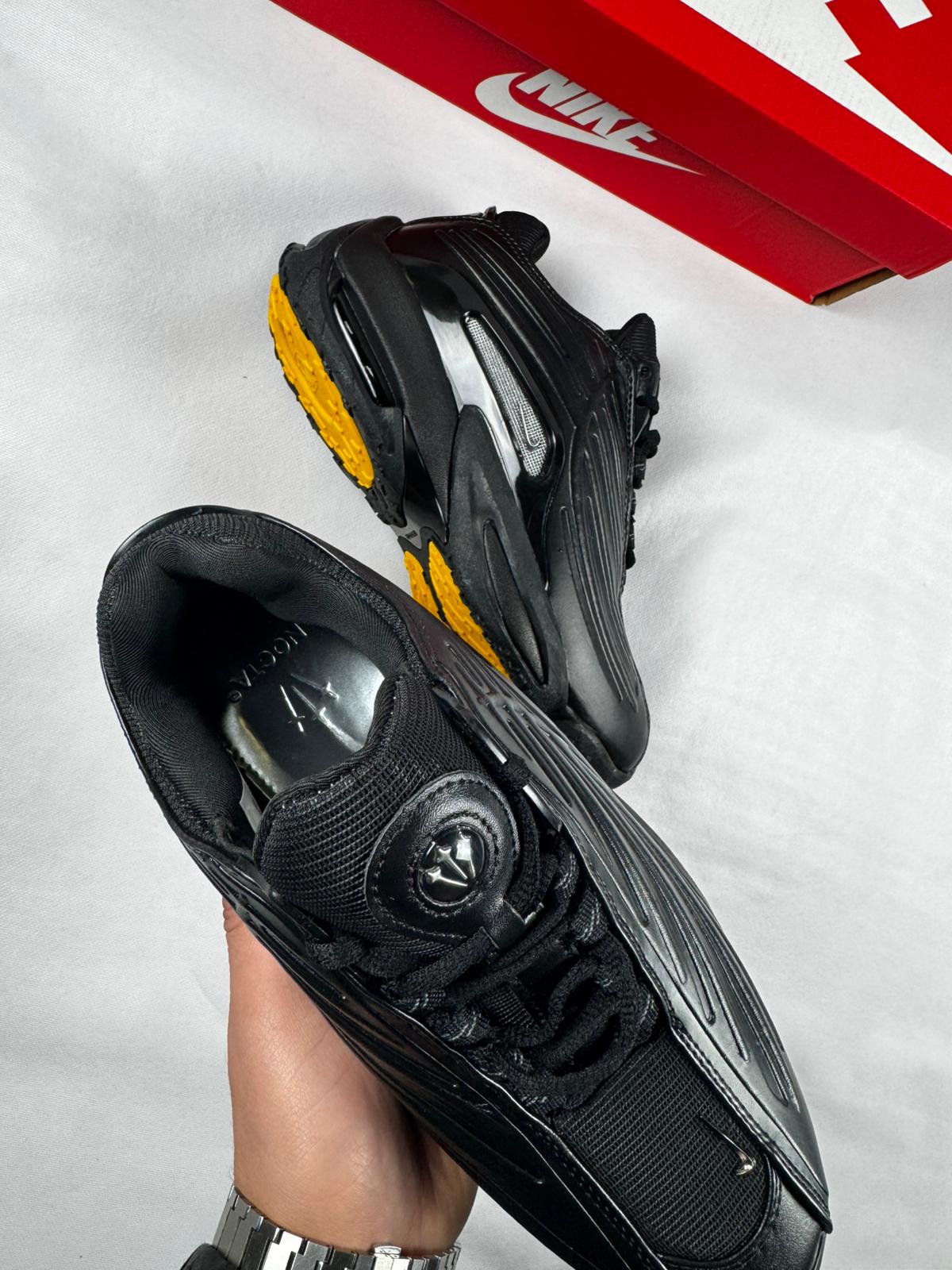 Nike nocta negro detalles grises