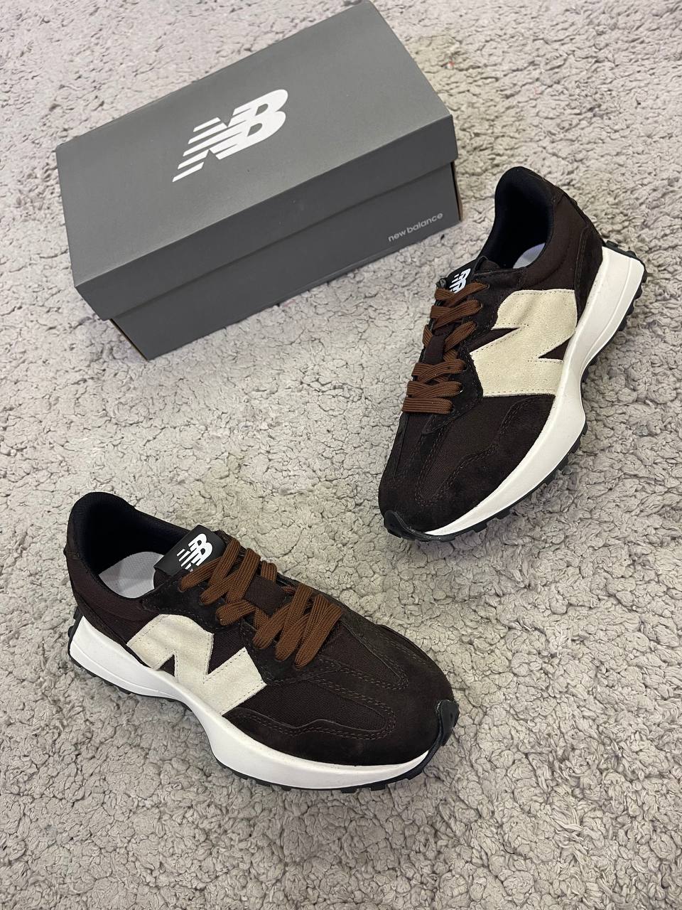 NEW BALANCE 327 marron logo crema