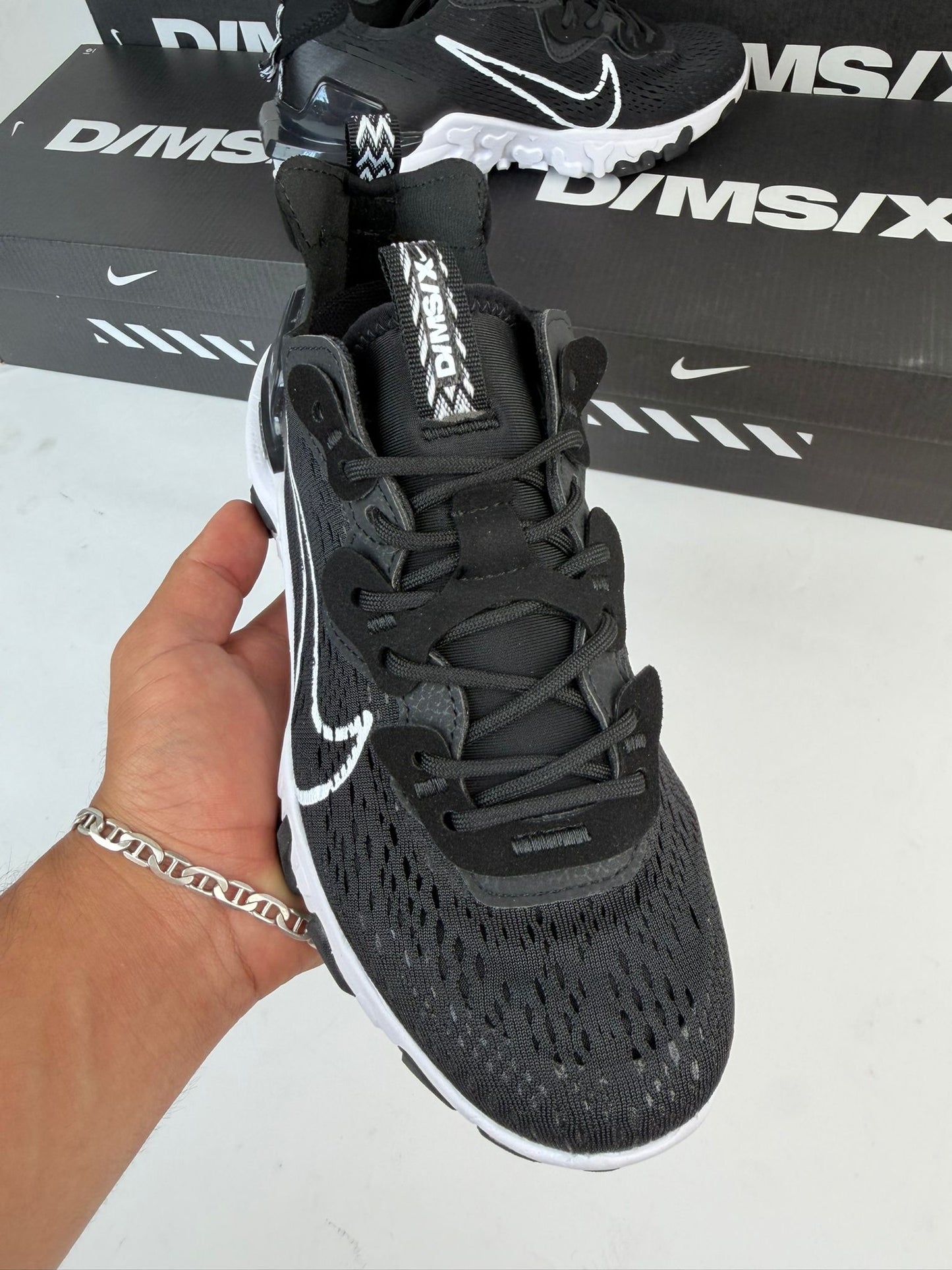 Nike react vision negras logo blanco