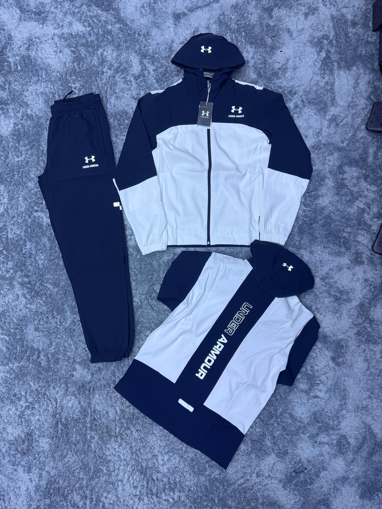 Chandal under armour azul marino y gris logo blanco