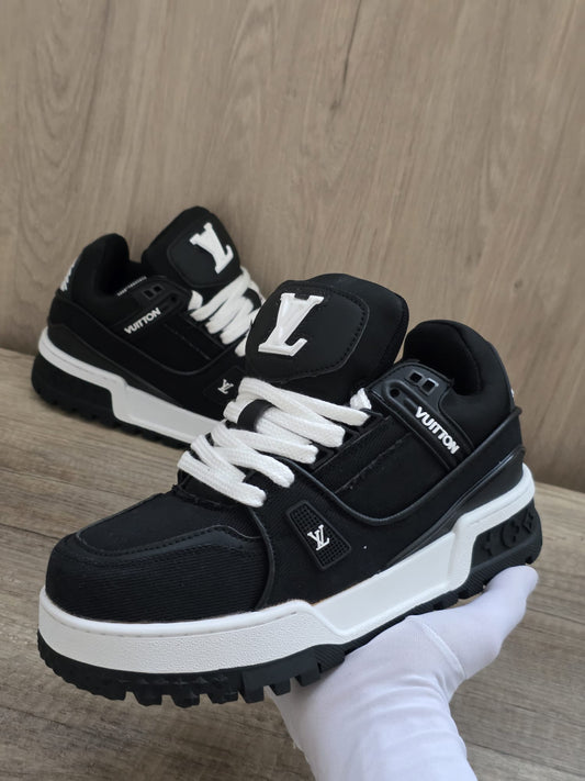 Lv trainer negra suela blanca