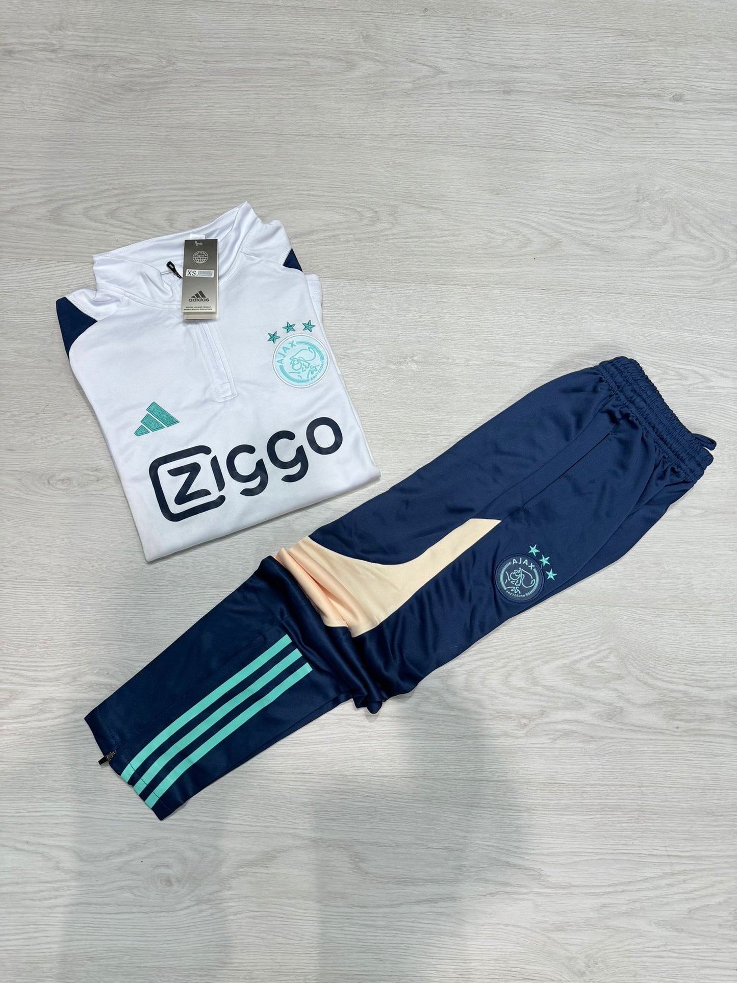 Chandal Ajax blanco logo azul